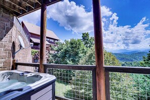 Outdoor spa tub - Modern Retreat w/ Stunning Views & Hot Tub (Sevierville)