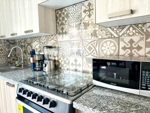 Fridge, microwave, oven, stovetop - Cozy Modern Retreat with Pool (La Paz)