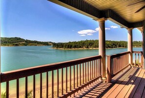 Property grounds - Spacious Lakefront Home w/ Fire Pit & Dock (Sevierville)