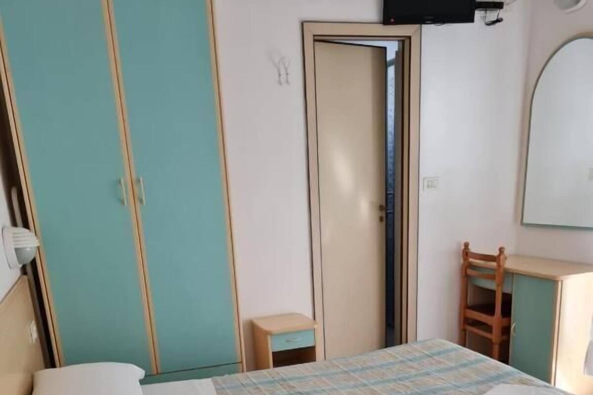 Classic Double Room | In-room safe, desk, blackout drapes, iron/ironing board