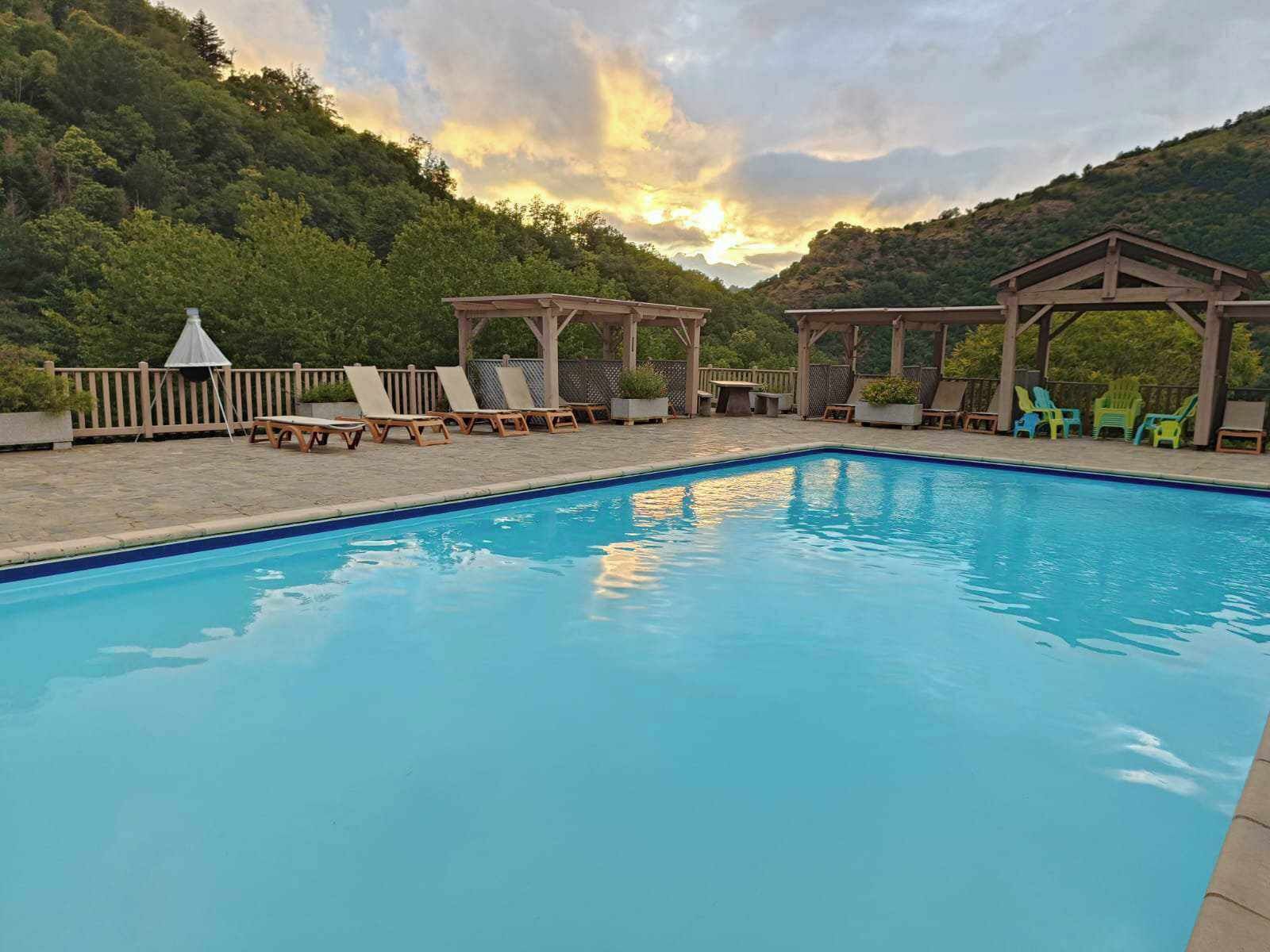 Outdoor pool, a heated pool