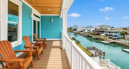 New 5BR Waterfront Home, Heated Pool-Spa, Elevator, Game Rm, 3min to the beach