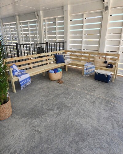 Brand New Waterfront, Heated Pool-Spa, Elevator, Game Rm, 3min walk to the beach