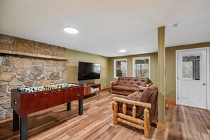 TV, fireplace, video games - Wooded Family Retreat w/ Hot Tub & Games (Gatlinburg)