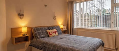 3 bedrooms, iron/ironing board, WiFi, bed sheets