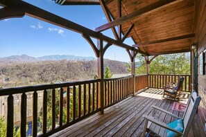 Property grounds - Mountain Cabin Escape w/ Arcade & Hot Tub (Gatlinburg)