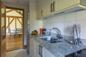 Microwave, oven, stovetop, dishwasher - Church Farm Cottage - sleeps 2 guests  in 1 bedroom (Northmoor)