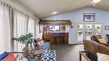 Een televisie en boeken