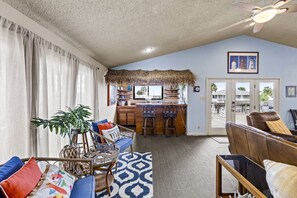 Een televisie en boeken