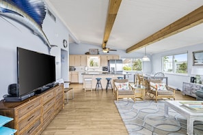 TV - Cheerful Canal Home with Gorgeous Views (Galveston)