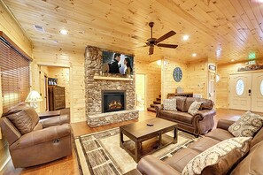 Fernseher, Kamin, Videospiele, Tischfußball