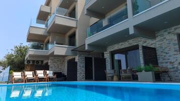 Seasonal outdoor pool