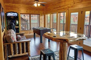 Games room - Grand Lodge w/ Panoramic Views & Theater Room (Gatlinburg)