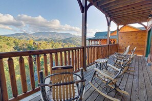 Property grounds - Grand Lodge w/ Panoramic Views & Theater Room (Gatlinburg)