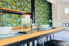 1 bedroom, travel cot, WiFi, bed sheets - Cinque Penthouse Boutique Apartment - Terrace with Amazing View (Roma)