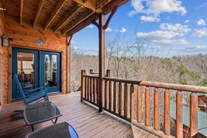 Terrace/patio - Gorgeous Mountain Views & Private Indoor Pool Await (Gatlinburg)