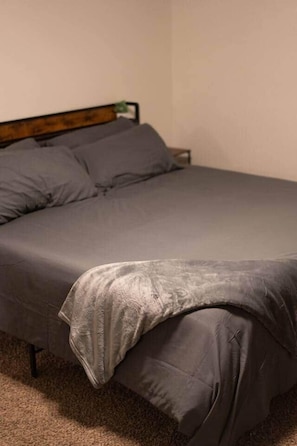 Bügeleisen/Bügelbrett, WLAN, Bettwäsche