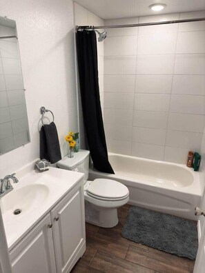 Bathroom - Fort Haven A Gateway to Killeen (Killeen)