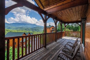 Property grounds - Grand Mountain Lodge w/ Pool, Hot Tub & Games (Gatlinburg)