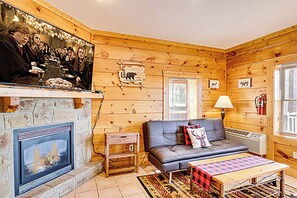 Fireplace, video games - Luxury Mountain Retreat w/ Hot Tub & Views (Pigeon Forge)