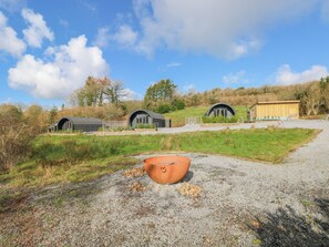 Cottage | Property grounds - Lodge 3 (Llanelli)