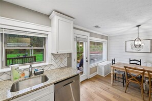 Dining - Family Comforts Await w/ Games & Hot Tub (Pigeon Forge)