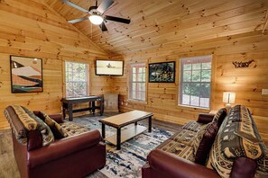 Living area - Cozy Cabin w/ Fire Pit & Hot Tub (Pigeon Forge)