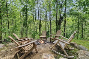 Property grounds - Chic Cabin w/ Theater & Fireplaces (Sevierville)