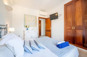 Iron/ironing board, Internet, bed sheets - Ca na Kika 1 minute from the best Beaches (Puerto De Alcúdia)
