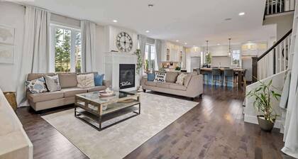 Waterfront Home: Slide & Hot Tub