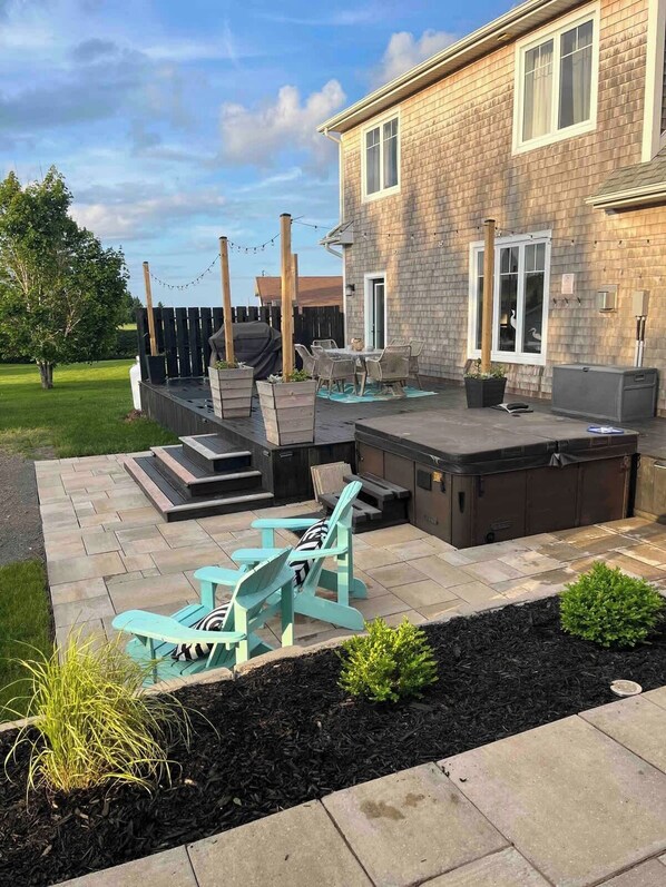 Outdoor dining - Waterfront Home: Slide & Hot Tub (New Glasgow)