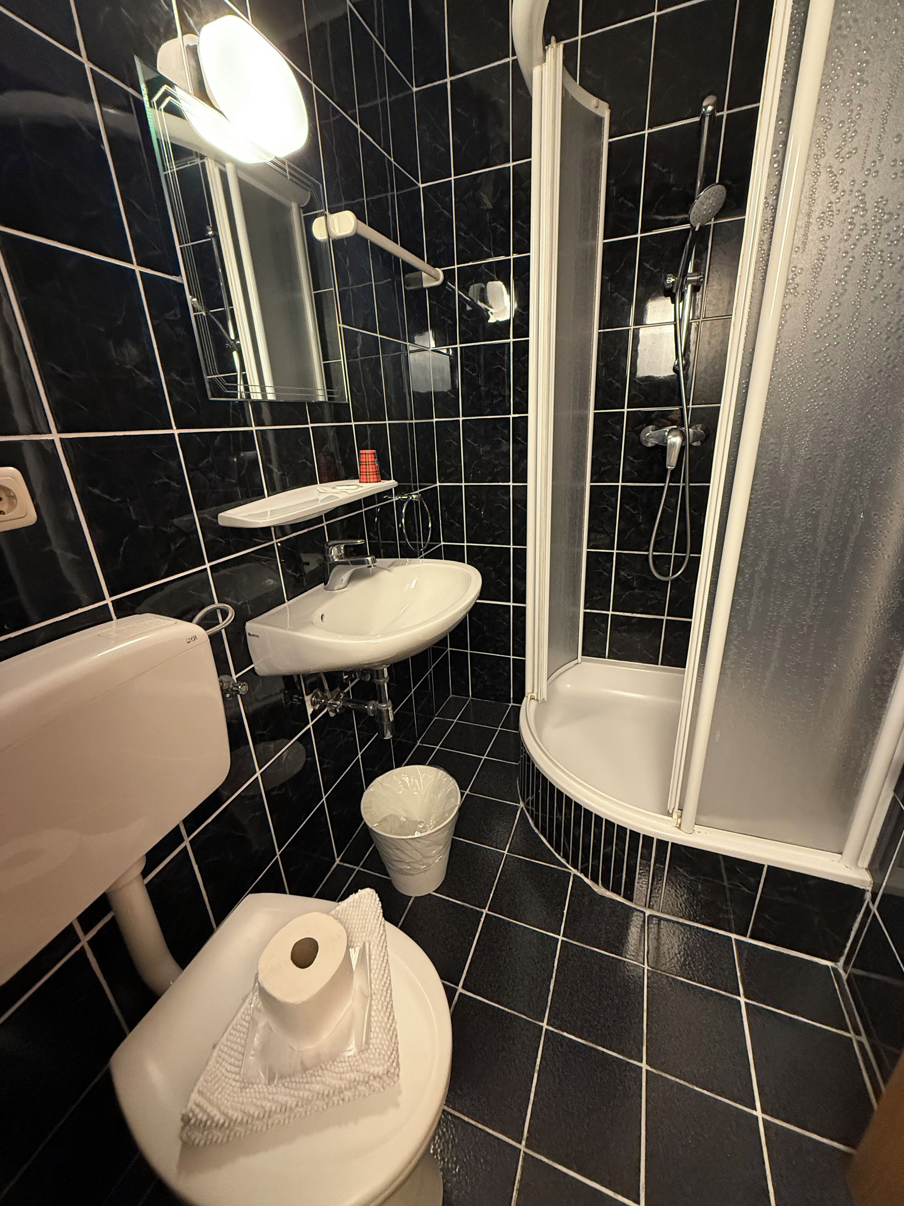 Bruser, håndklæder, Sæbe, Toiletpapir