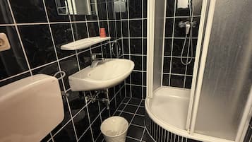 Bruser, håndklæder, Sæbe, Toiletpapir