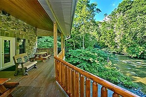 Terrace/patio - Sevierville - Riverside Lodge - 5 Bdrms. (Sevierville)