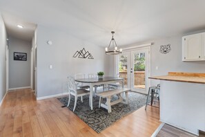 Dining - Modern Retreat for 8 w/Mountain Views & Large Deck (Sevierville)