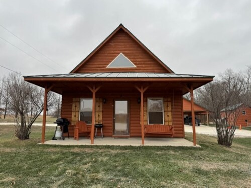 Lakefront Cabin w/ Grill & Lake Resort Amenities