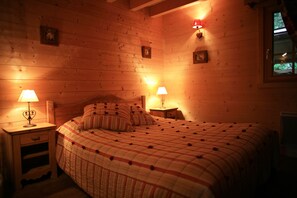 4 chambres, fer et planche à repasser, Wi-Fi, draps fournis