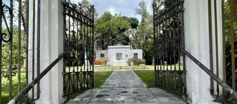 Casita Azul Boutique Stay in Heart of Barranquitas - Walk Downtown, AC + Balcony