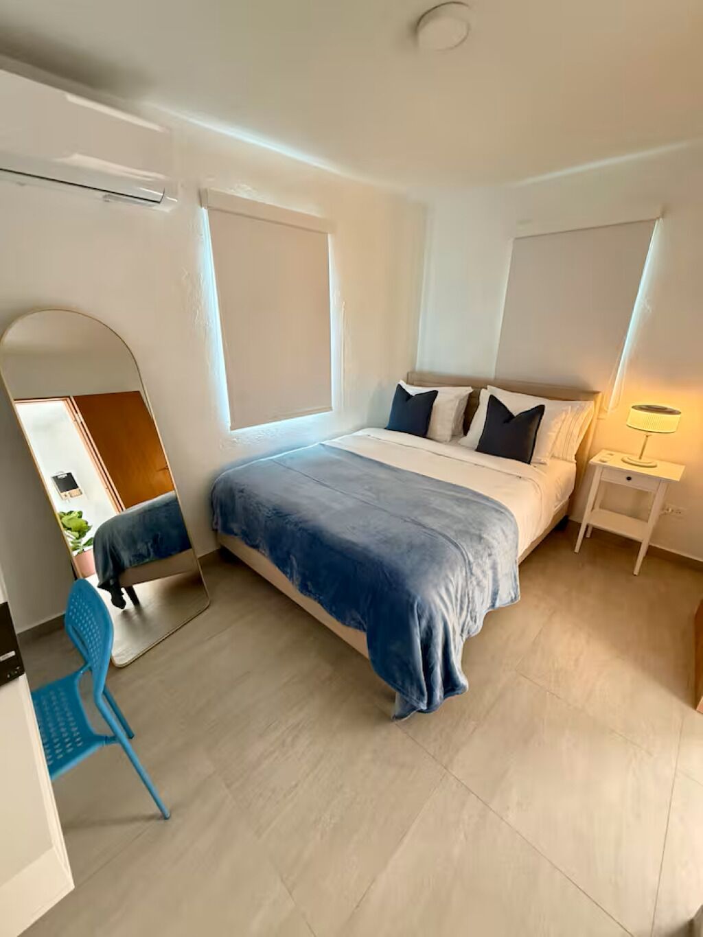 2 bedrooms, desk, iron/ironing board, WiFi