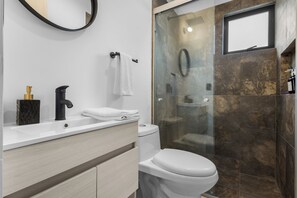 Bathroom - Modern Apartment with Pool in Querétaro (El Marques)