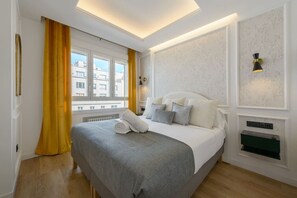 1 bedroom, desk, iron/ironing board, travel cot - GRAN VIA capitals, PARiS (Madrid)