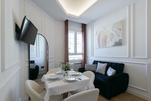Dining - GRAN VIA capitals, PARiS (Madrid)