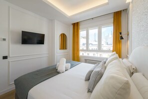 1 bedroom, desk, iron/ironing board, travel cot - GRAN VIA capitals, PARiS (Madrid)