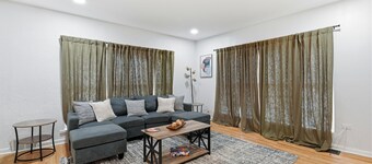 Spacious 3 bedroom home w driveway backyard