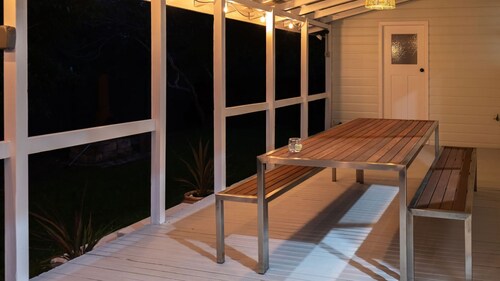 Bendy Beach House, beach side property at Washerwomans beach and Sting Ray Bay