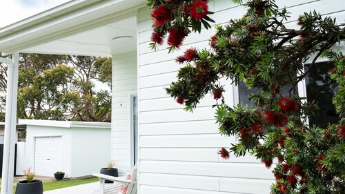 Bendy Beach House, beach side property at Washerwomans beach and Sting Ray Bay