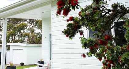 Bendy Beach House, beach side property at Washerwomans beach and Sting Ray Bay