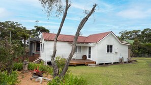 Exterior - Pippis Cottage, bringing back the charm of the iconic old Bendalong School House (Bendalong)