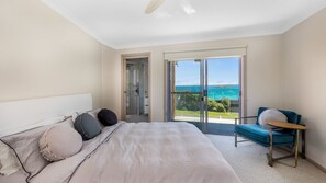 4 bedrooms, free WiFi - The Lookout Manyana, Ocean views to GreenIsland and over Manyana Beach (Manyana)