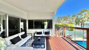Fireplace, ping pong, books - Lakeview at Berringer, relax by the pool with lake views (Berringer Lake)